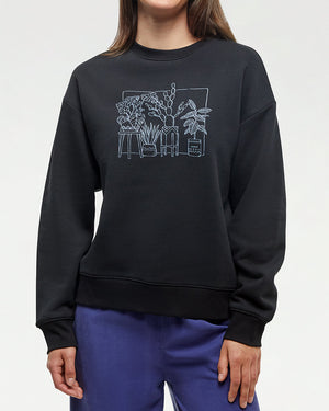 Black-Crew-Neck-Graphic-Sweatershirt