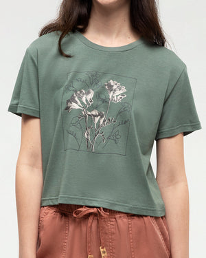 Green-Crew-Neck-Graphic-Cropped-Shortsleeve-T-Shirt